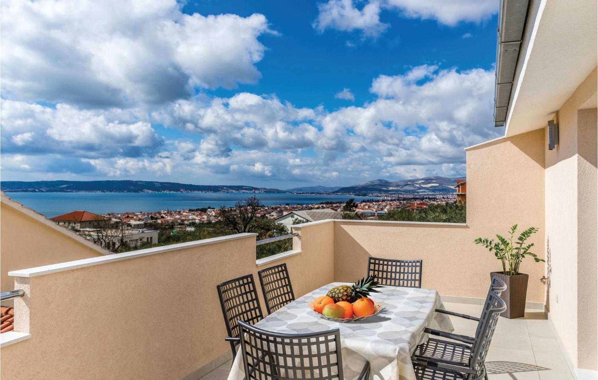 Stunning Apartment In Kastel Gomilica With Wifi Kaštela Exterior foto